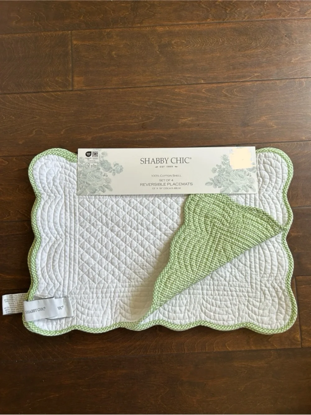 Shabby Chic 4 Scalloped Edged Quilted Placemats New White Green Reversible